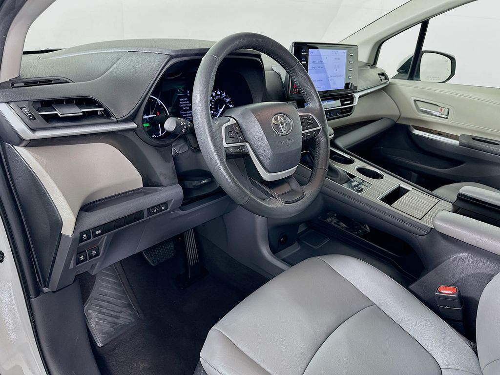 Thumbnail: 2024 Toyota Sienna - 9