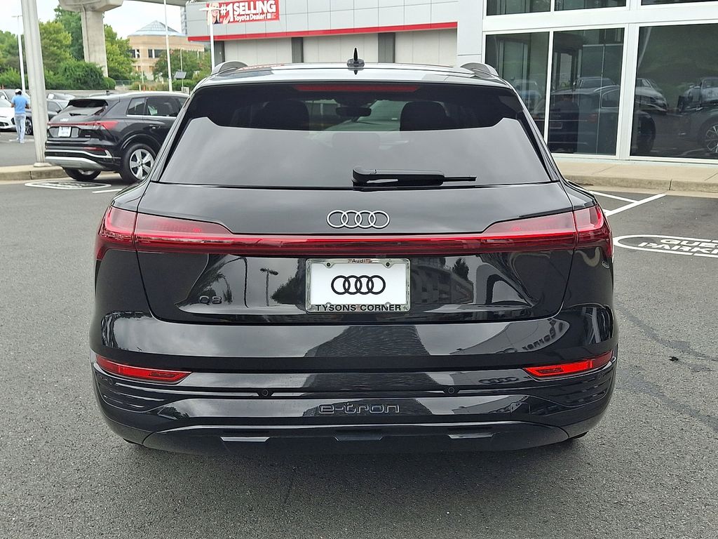 Thumbnail: 2024 Audi Q8 e-tron - 5