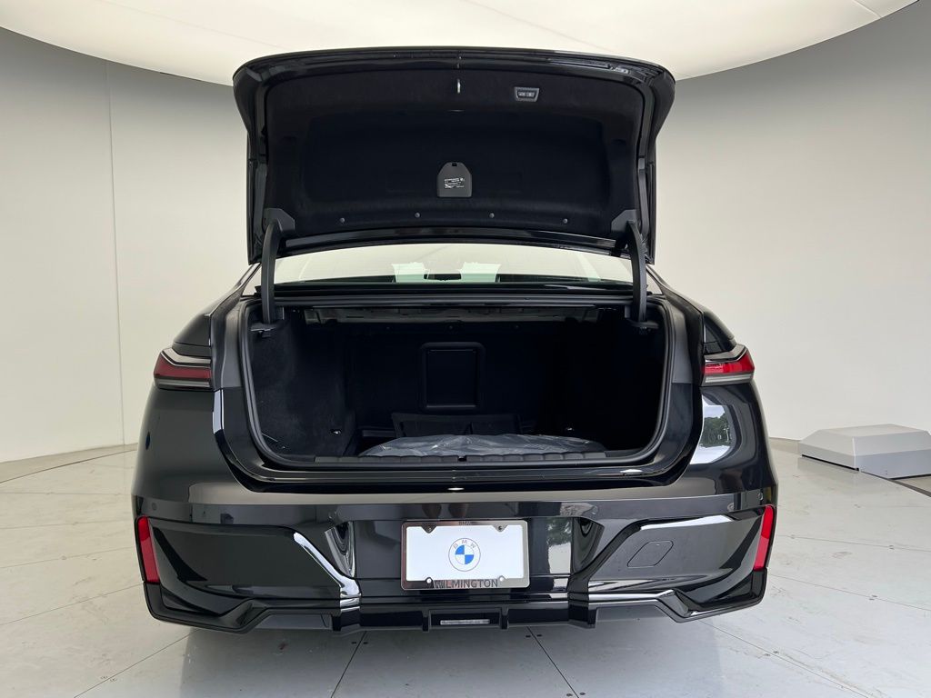 Thumbnail: 2026 BMW 7 Series - 5