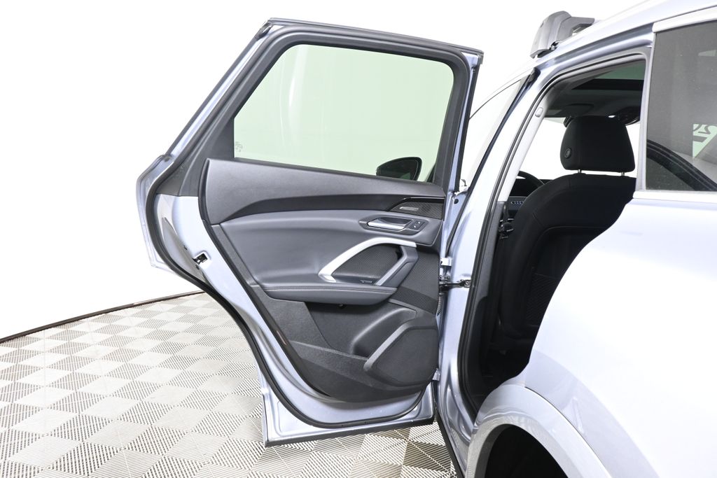 Thumbnail: 2025 Audi Q5 - 32