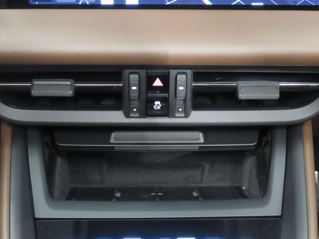 Thumbnail: 2024 Porsche Macan - 30