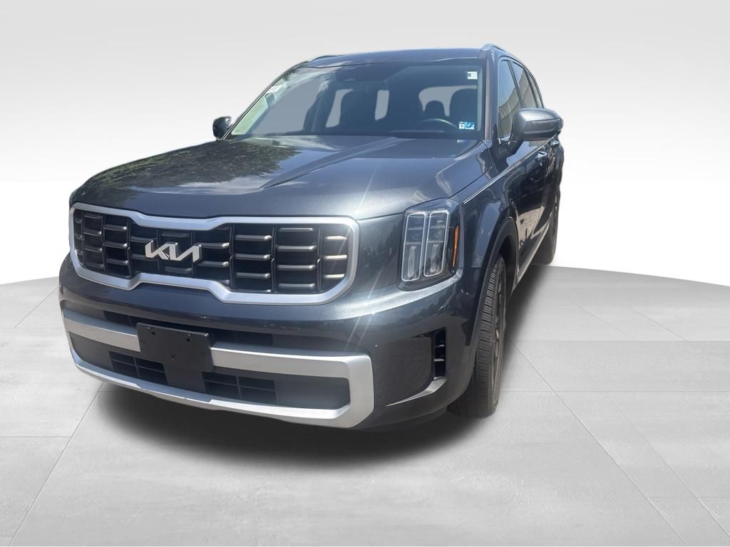 Used 2024 Gray Kia S image 3