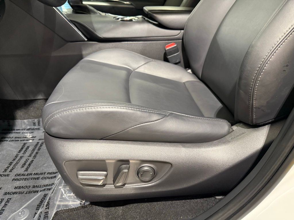 2023 Toyota Venza Nightshade Edition 14