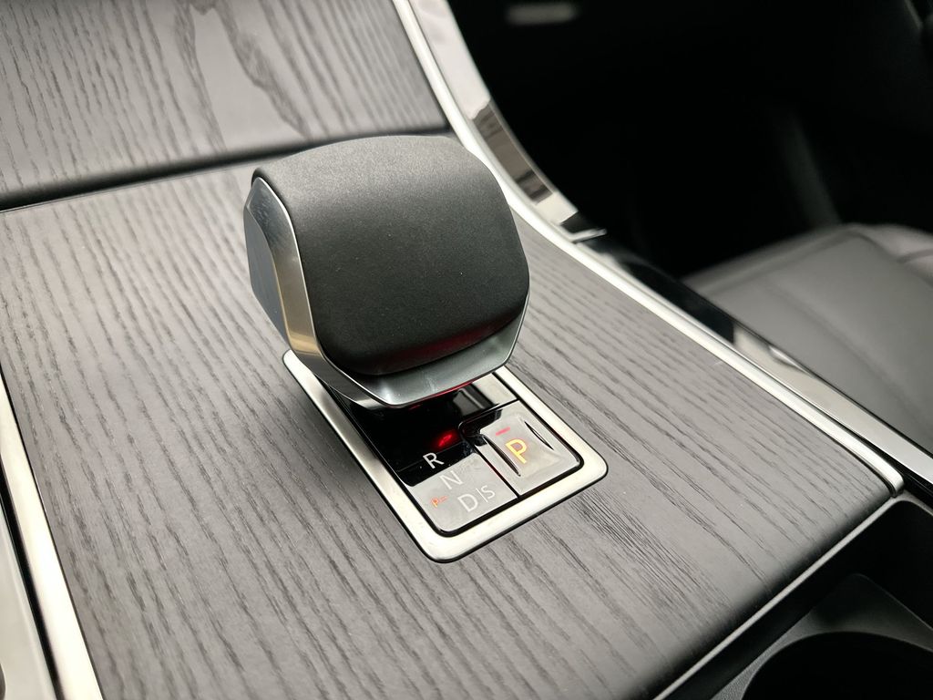 2026 Land Rover Range Rover Velar Dynamic SE 11