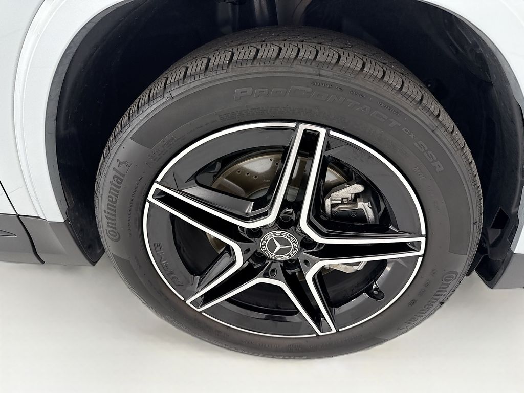 Used 2025 Silver Mercedes-Benz GLA 250 image 32
