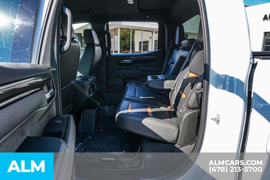 Used 2022 White GMC AT4 image 21