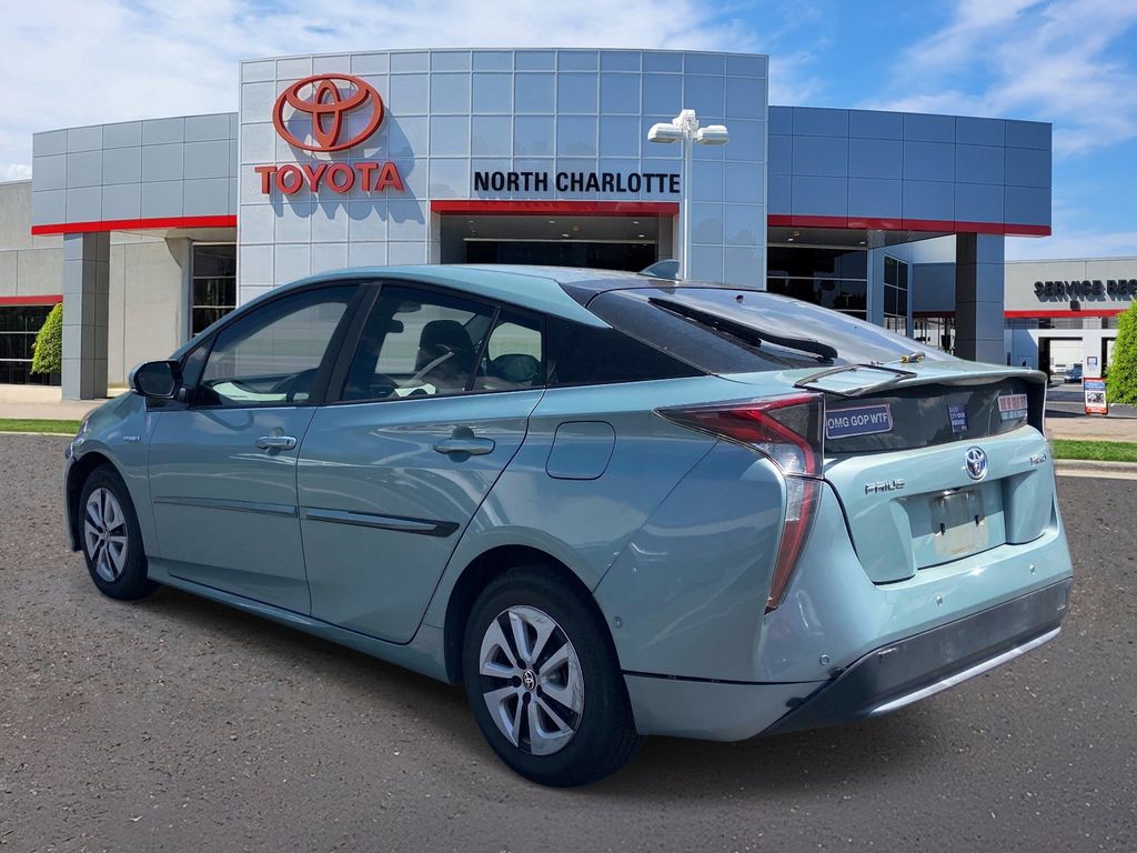 Used 2018 Beige Toyota Three image 4