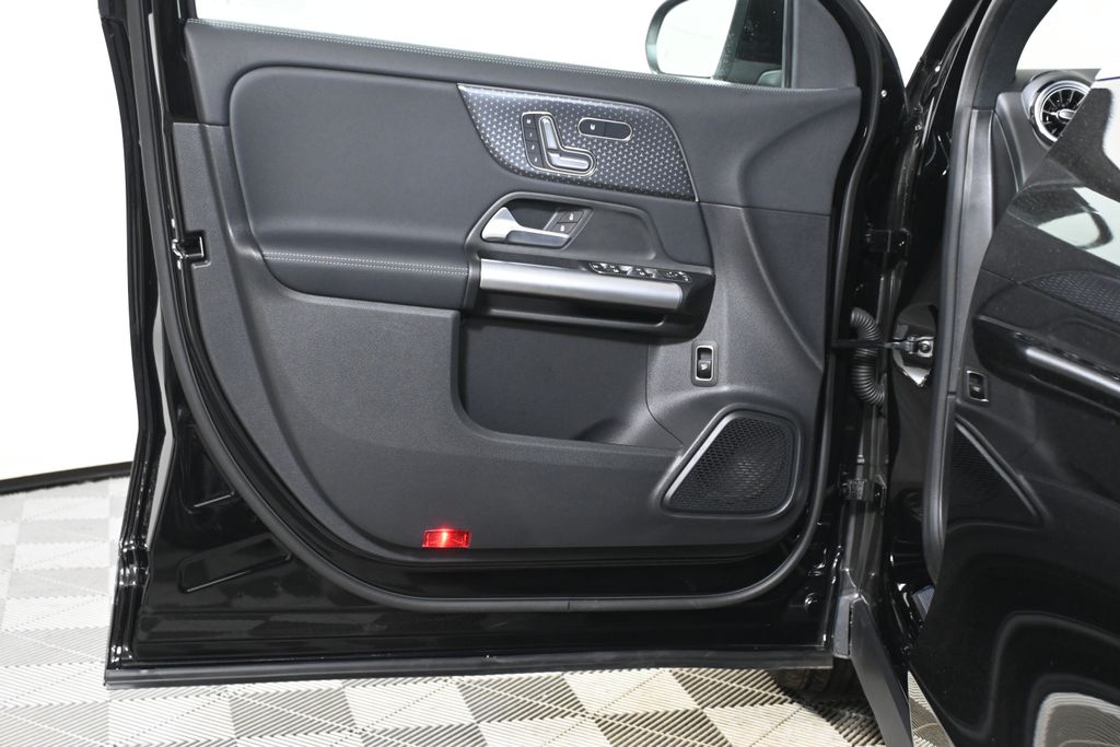 Thumbnail: 2025 Mercedes-Benz GLA - 28