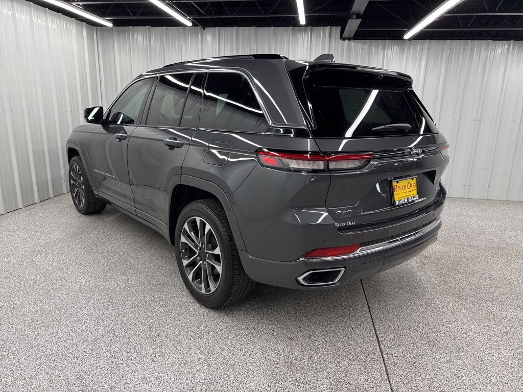 2022 Jeep Grand Cherokee Overland - 3