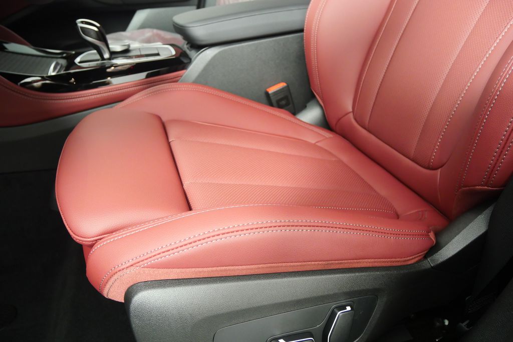 2025 BMW X4 xDrive30i 9