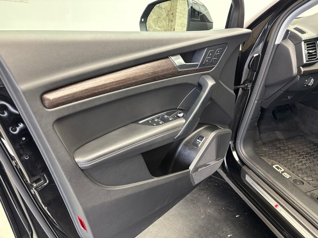 Thumbnail: 2023 Audi Q5 - 16