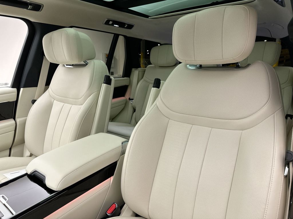 Thumbnail: 2025 Land Rover Range Rover - 22