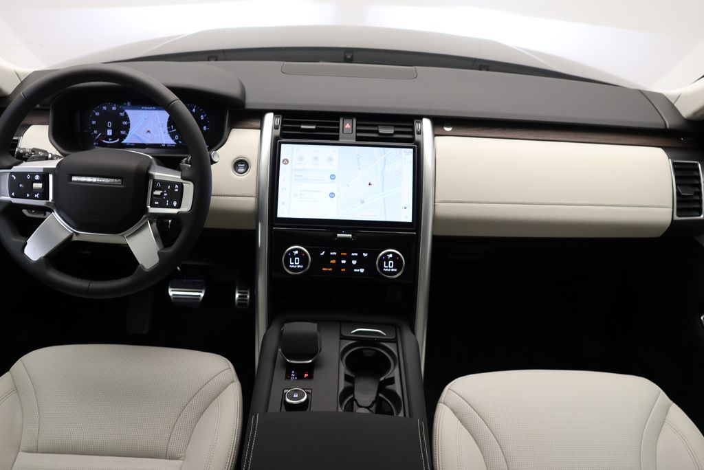Thumbnail: 2026 Land Rover Discovery - 16