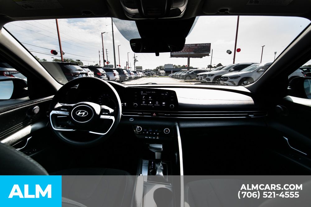 2023 Hyundai Elantra SEL photo 14