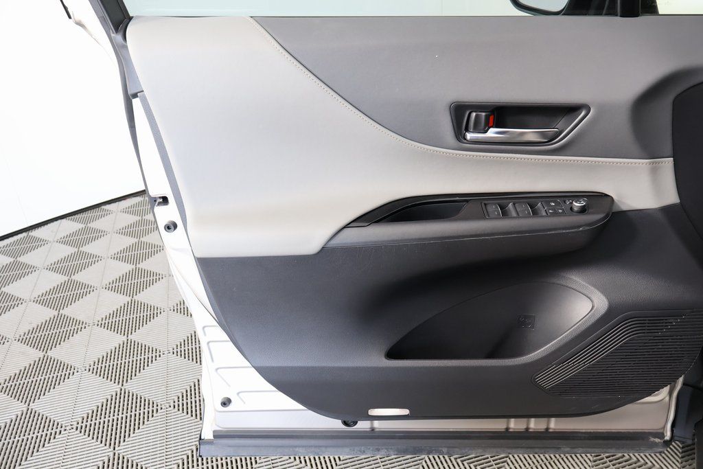 Thumbnail: 2023 Toyota Venza - 12