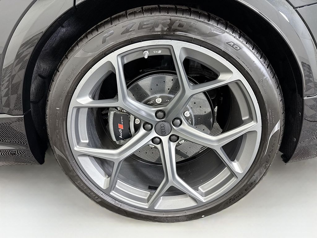 Thumbnail: 2026 Audi RS Q8 - 31