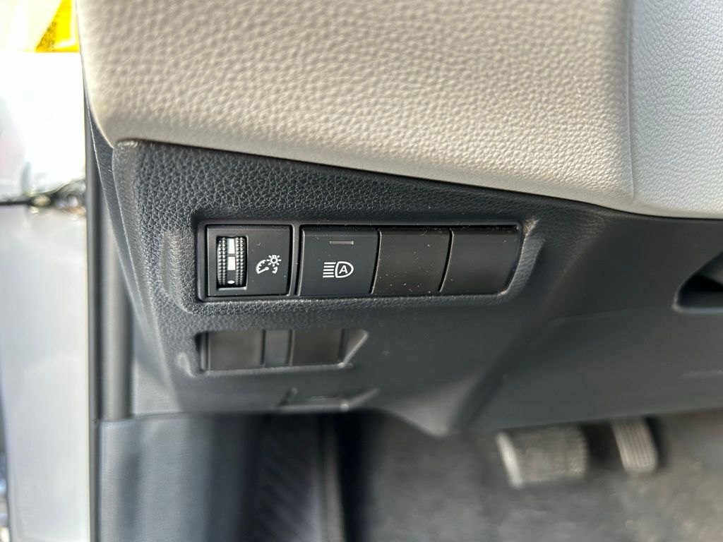 2022 Toyota Corolla Cross L 17