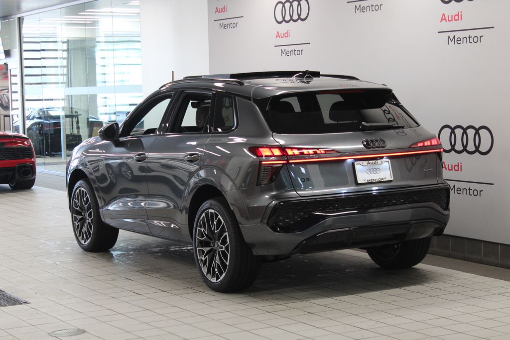 Thumbnail: 2026 Audi Q3 - 4