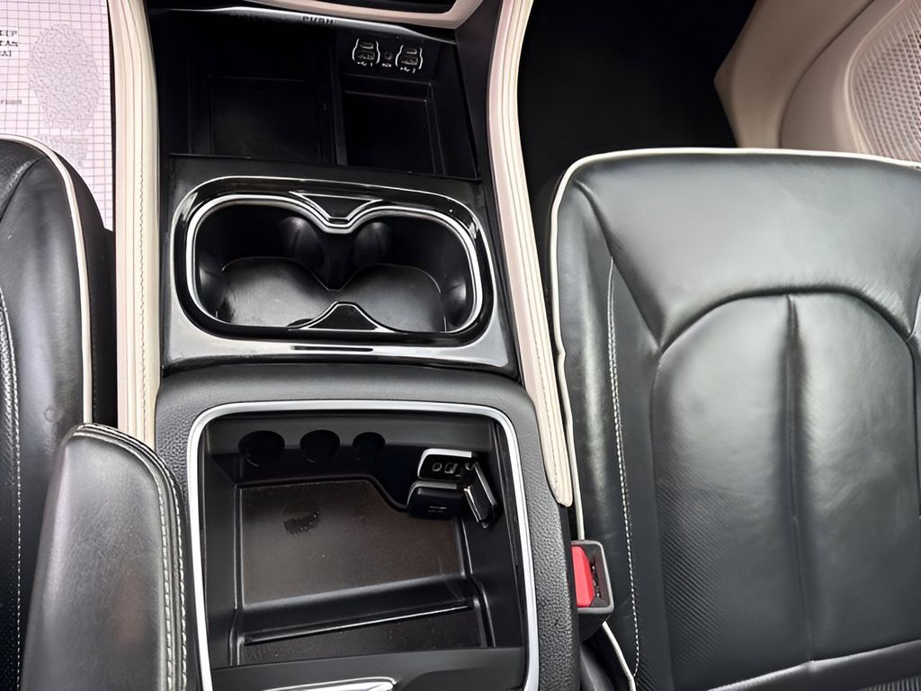 2023 Chrysler Pacifica Limited photo