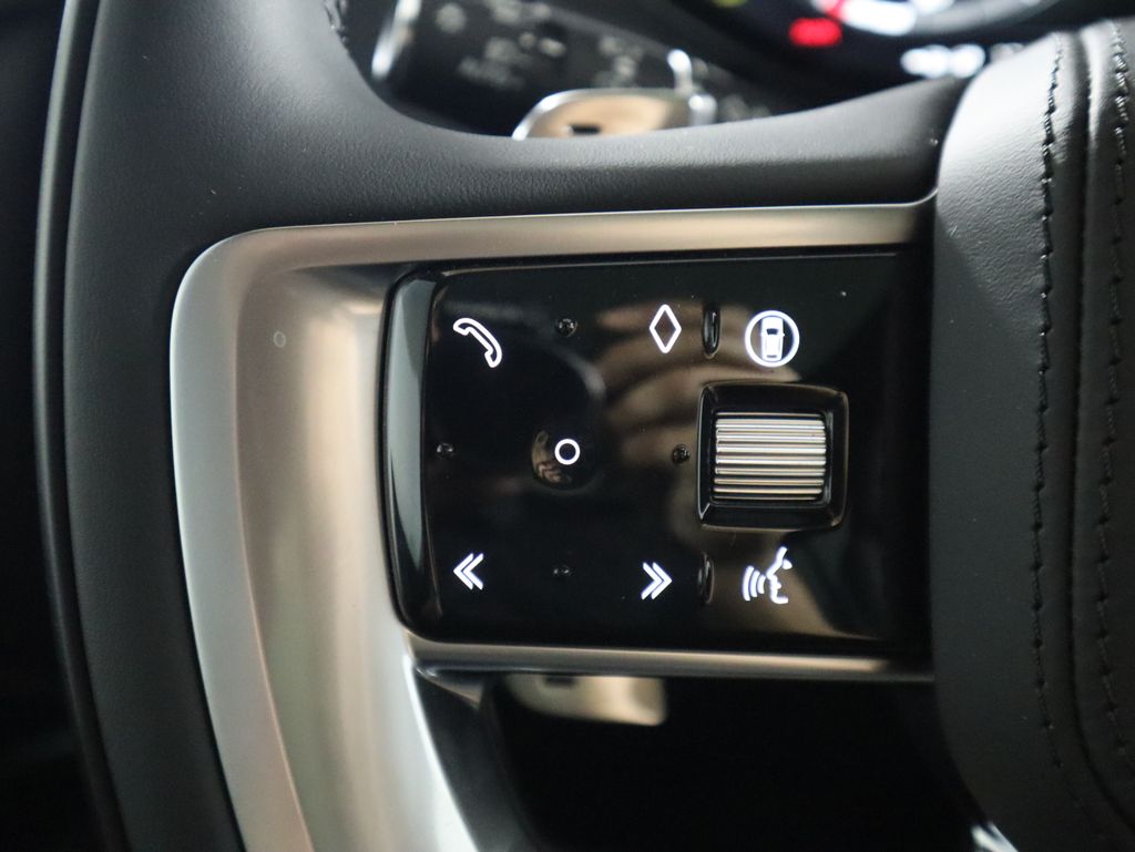 2025 Land Rover Range Rover SE 12