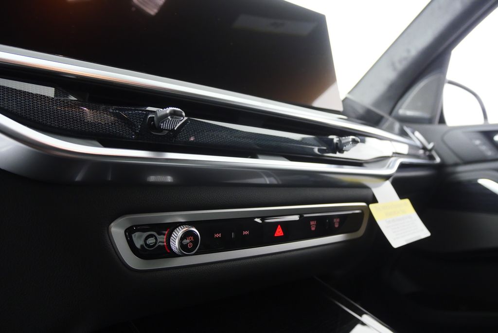 Thumbnail: 2026 BMW X7 - 23
