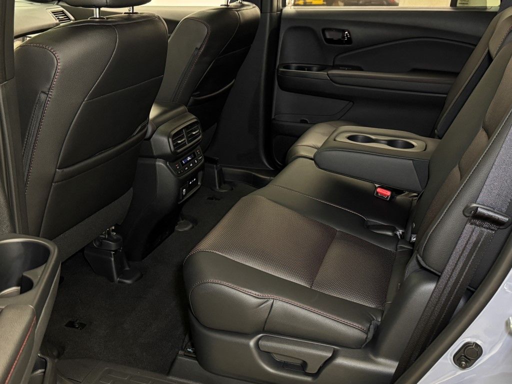 2025 Honda Passport Black Edition 32