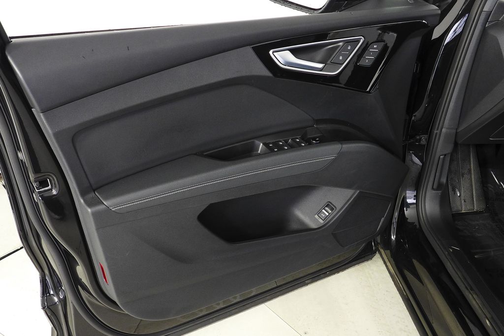 Thumbnail: 2025 Audi Q4 e-tron - 11