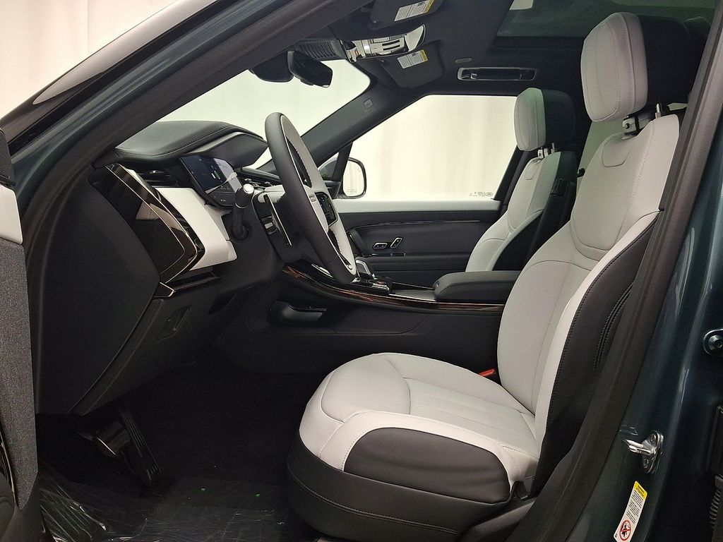 Thumbnail: 2026 Land Rover Range Rover Sport - 10