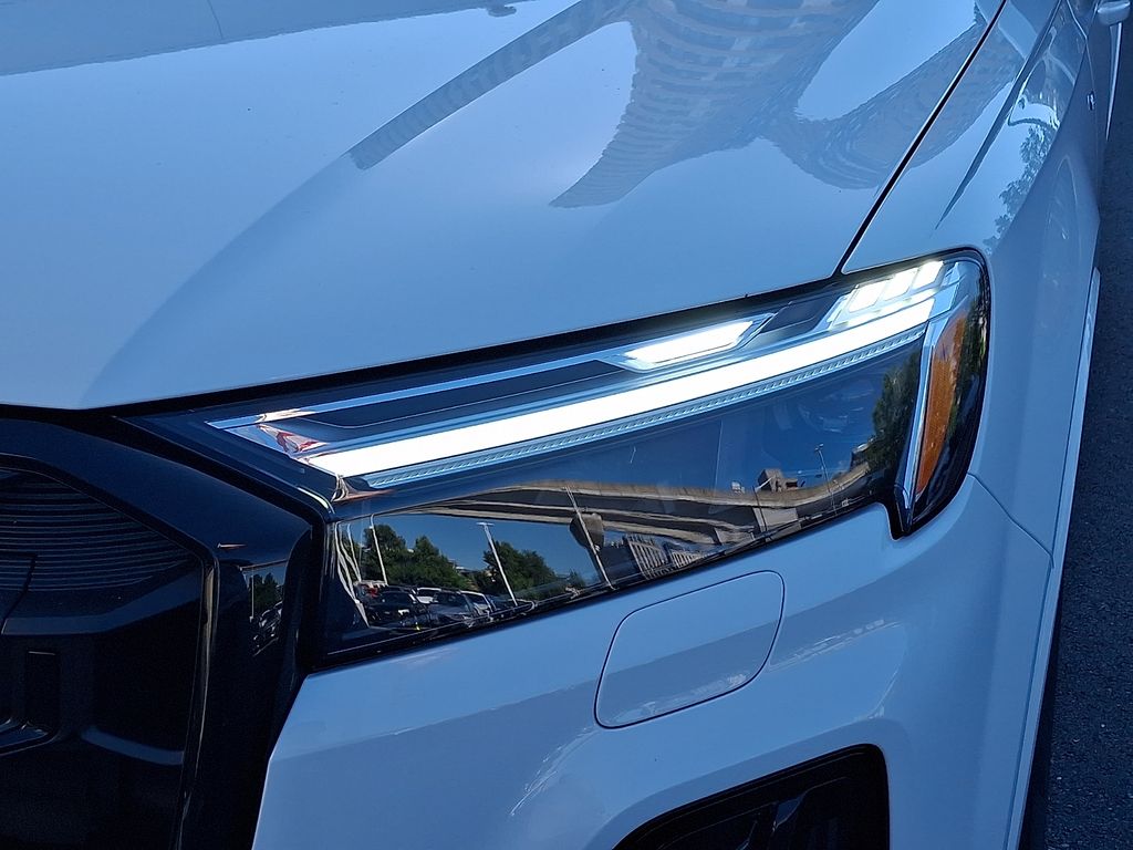 Thumbnail: 2026 Audi Q7 - 6