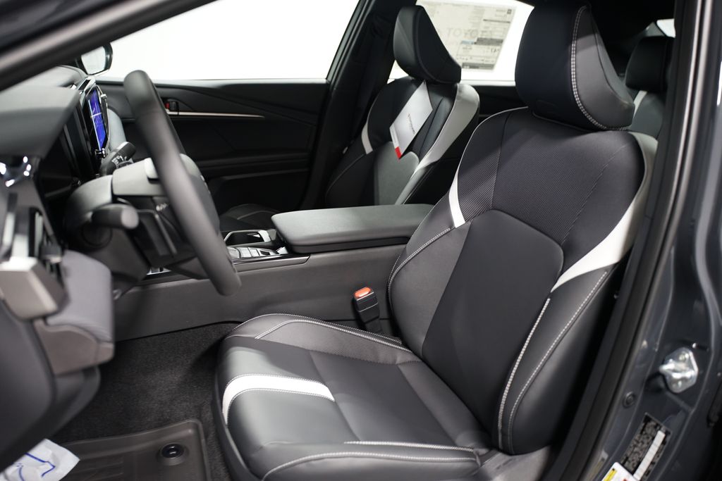 2025 Toyota Camry SE 28