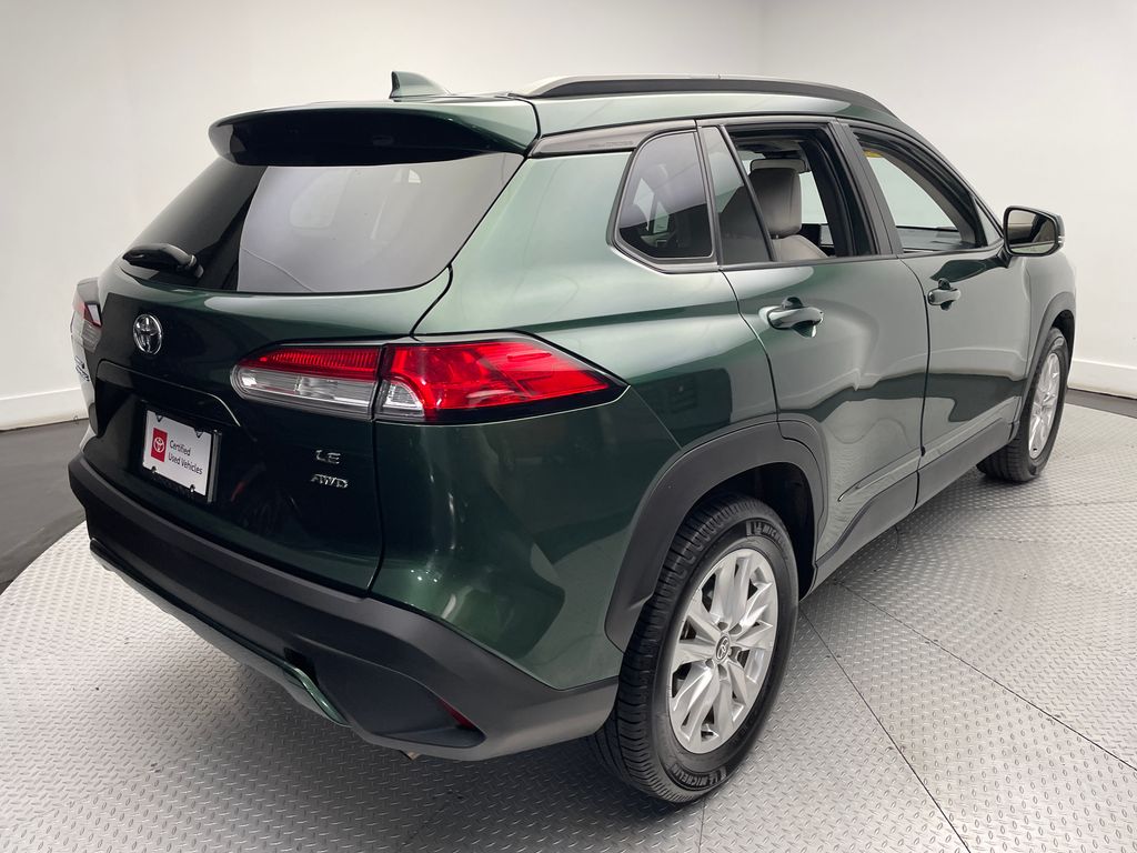 2022 Toyota Corolla Cross LE 5