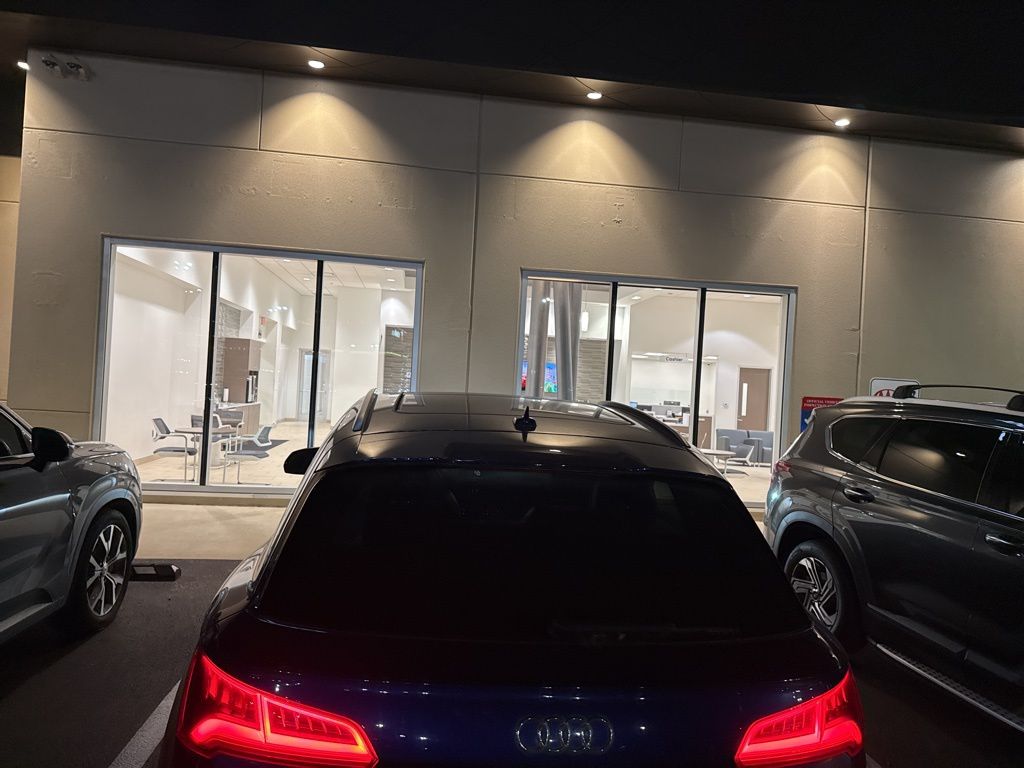 Thumbnail: 2020 Audi SQ5 - 9