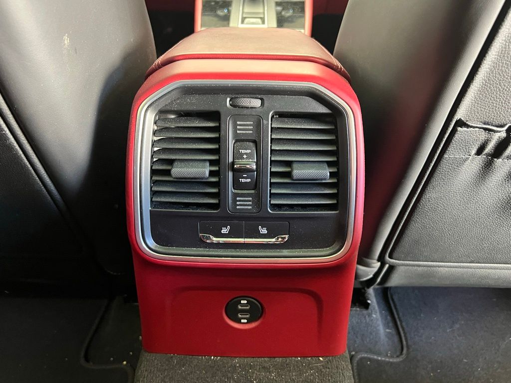 Thumbnail: 2022 Porsche Macan - 17