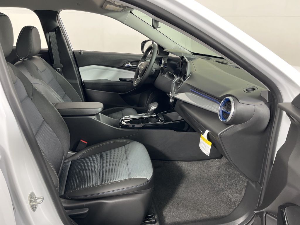 Thumbnail: 2026 Chevrolet Trax - 8