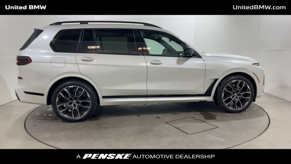 2025 BMW X7 M60i 9