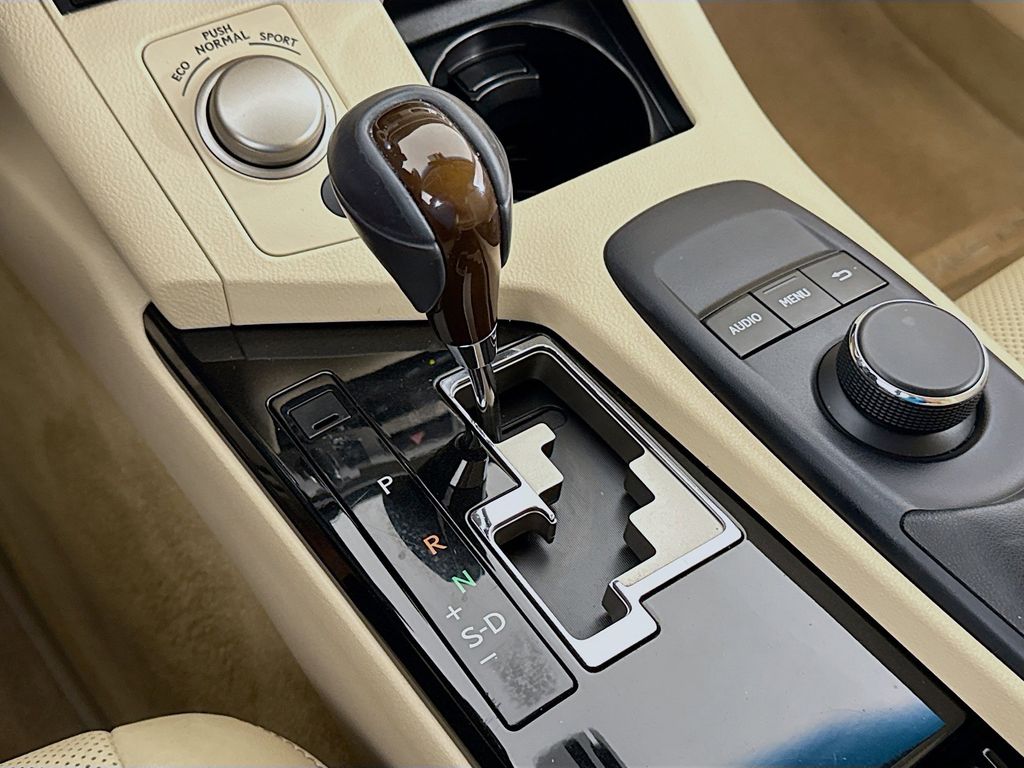 Thumbnail: 2015 Lexus ES - 16