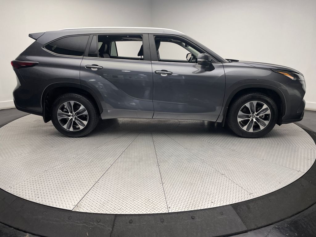 2024 Toyota Highlander XLE 4