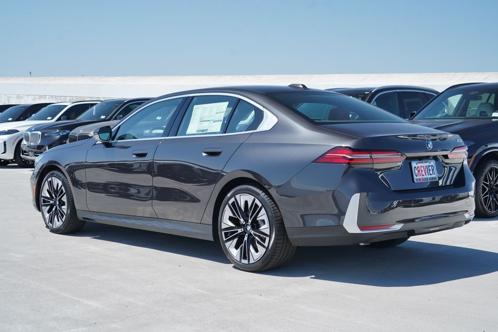 Thumbnail: 2027 BMW 5 Series - 7