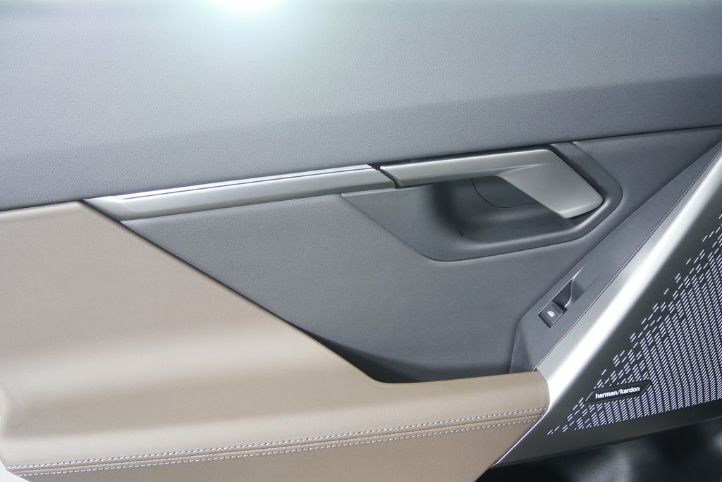 Thumbnail: 2025 BMW 5 Series - 11