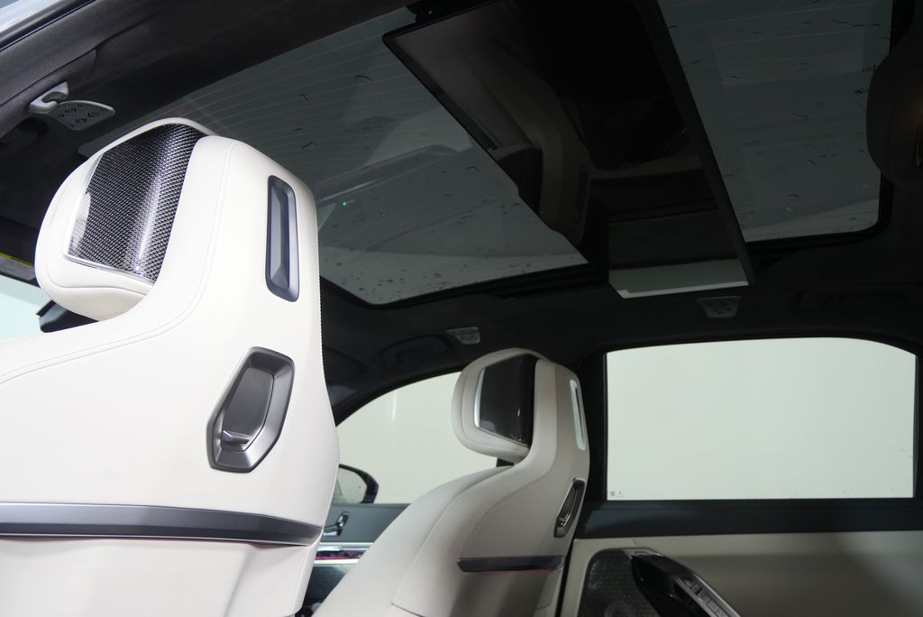 Thumbnail: 2023 BMW 7 Series - 24