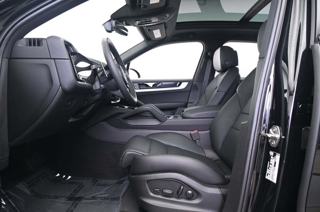Thumbnail: 2025 Porsche Cayenne - 29