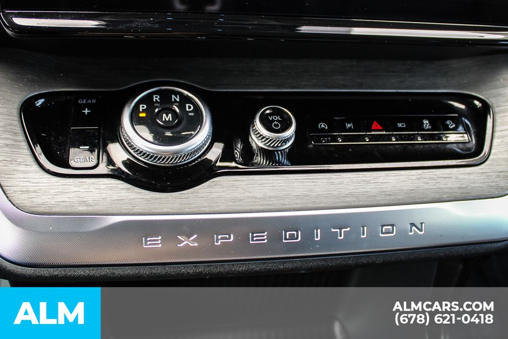 Used 2025 Silver Ford Platinum image 37