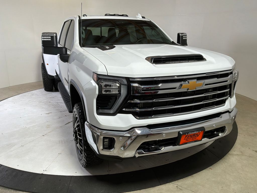 Summit White 2025 Chevrolet Silverado 3500HD LTZ Crew Cab 4WD Pickup Truck Four-Wheel Drive Automatic