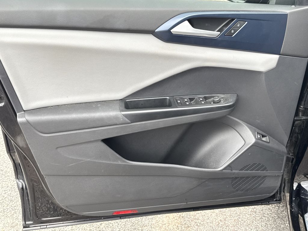 2022 Volkswagen Taos 1.5T SE Black at DeMontrond Auto Country
