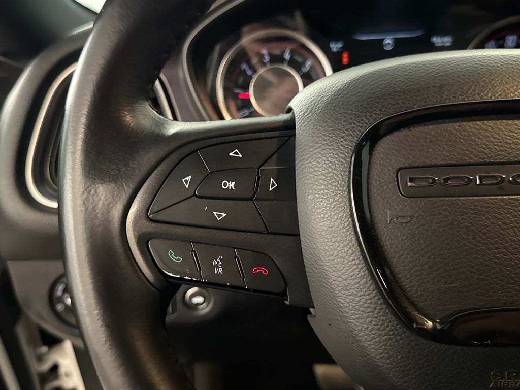 Used 2016 White Dodge SXT image 19