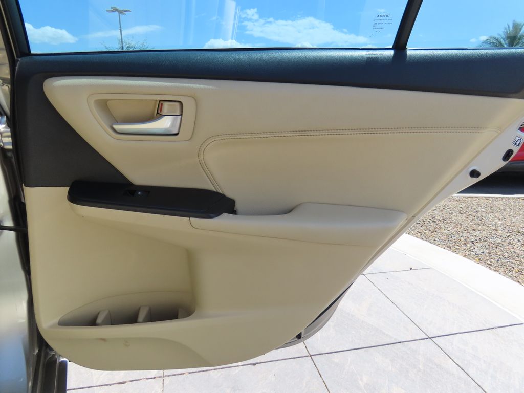 2017 Toyota Camry XLE 26