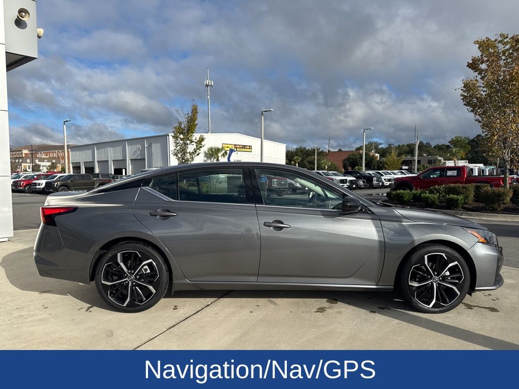 2023 Nissan Altima SR FWD
