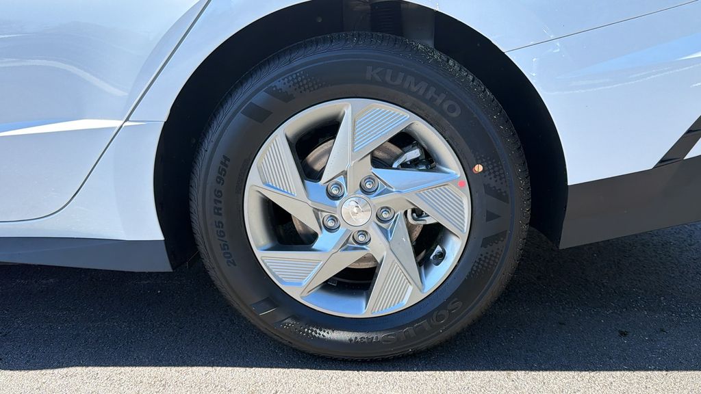 New 2026 White Hyundai SE image 19