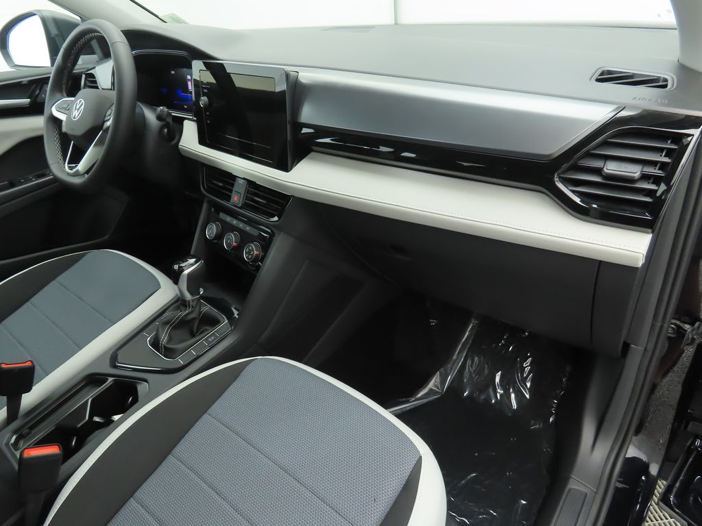 Thumbnail: 2025 Volkswagen Taos - 17