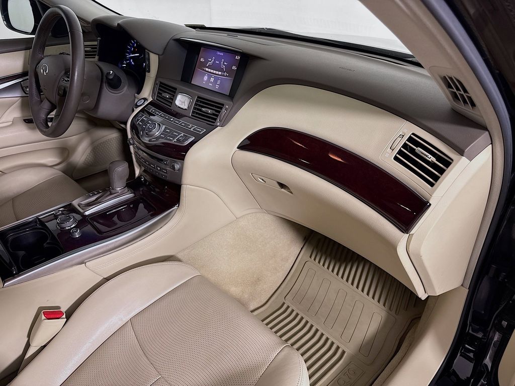 Thumbnail: 2019 INFINITI Q70 - 31